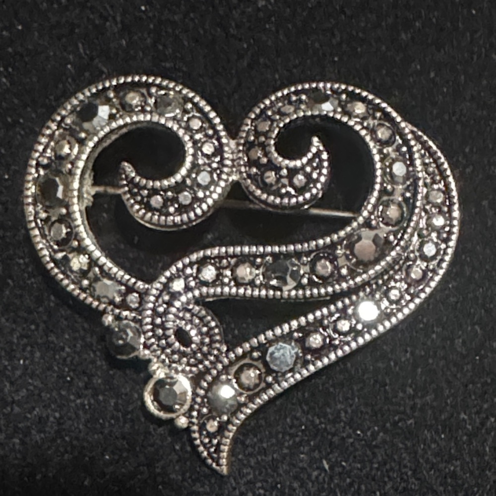Elegant Silver and black tone scroll Heart Brooch
